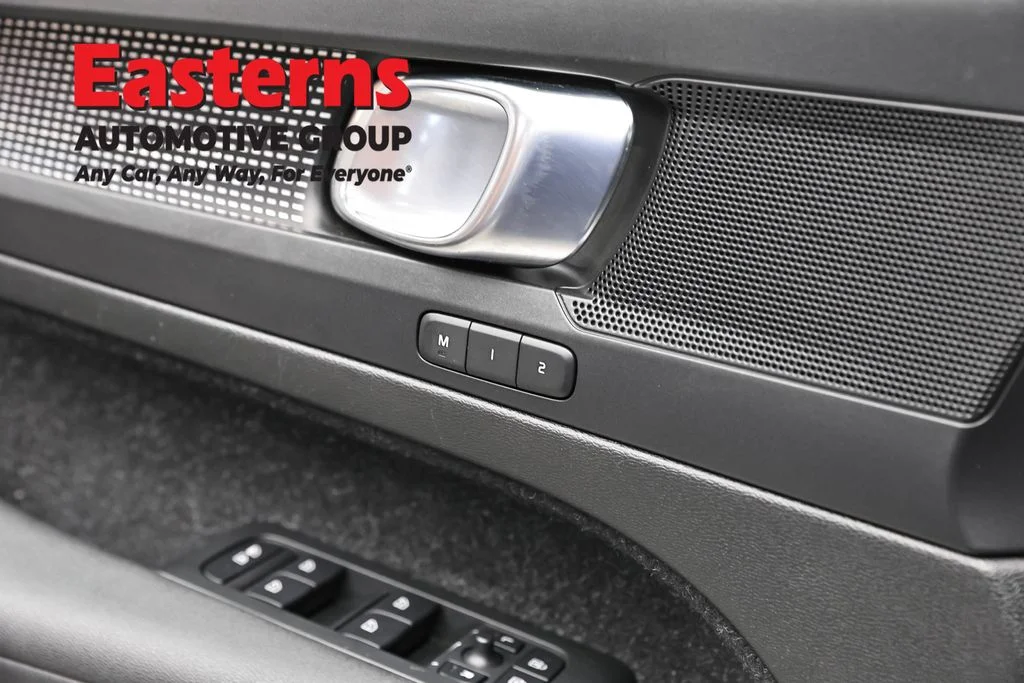 Used 2020 Blue Volvo R-Design image 20