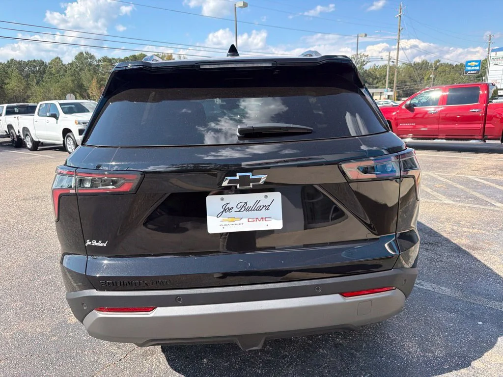 New 2027 Mosaic Black Metallic Chevrolet LT image 5