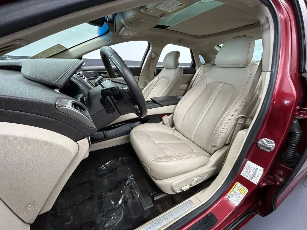 Used 2017 Ruby Red Metallic Lincoln Reserve image 10