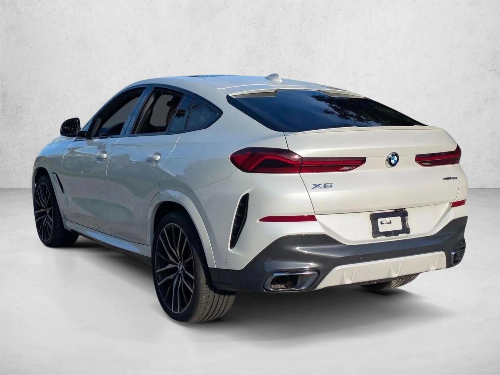 Used 2022 Mineral White Metallic BMW xDrive40i image 5