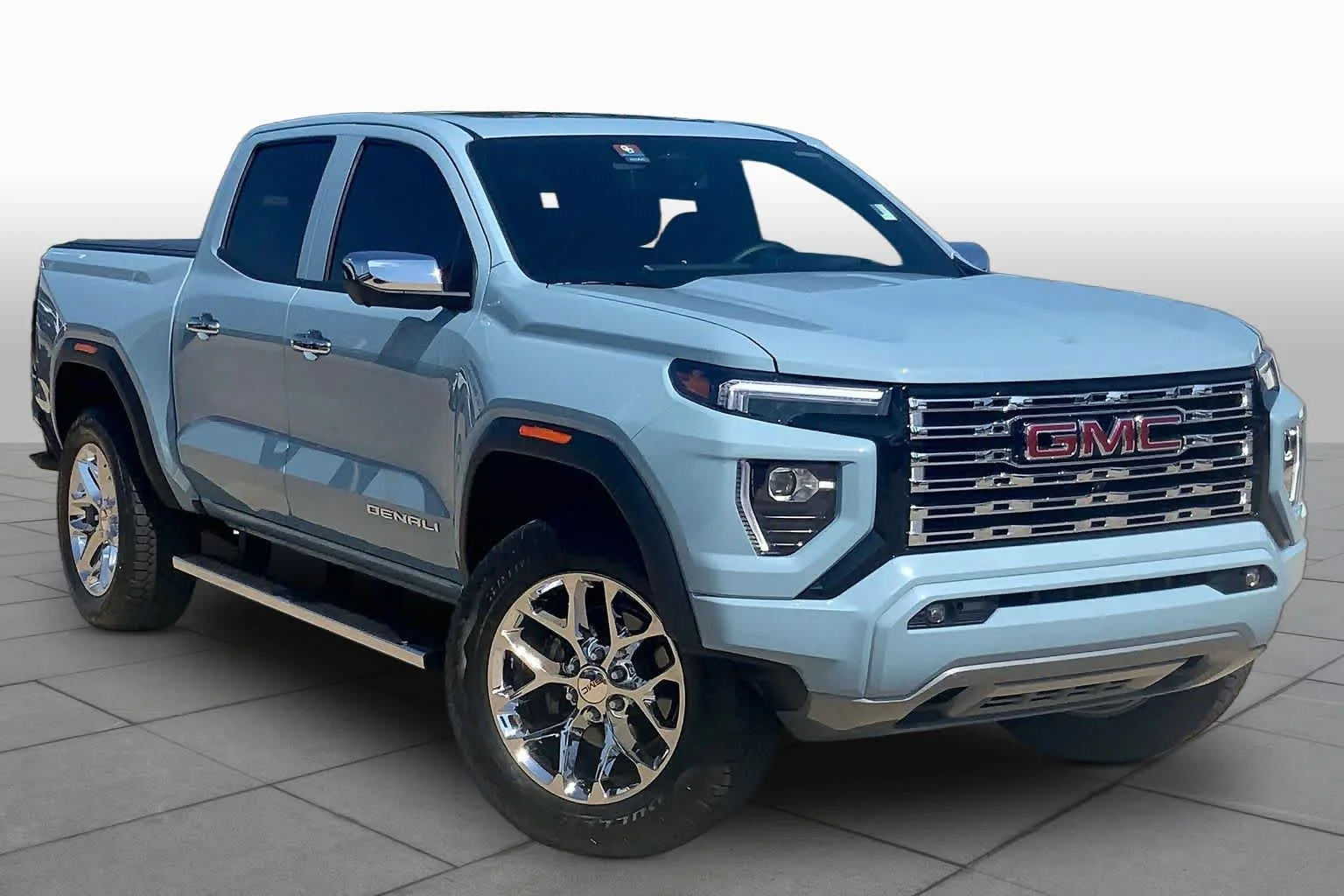 Used 2025 Glacier Metallic GMC Denali image 3