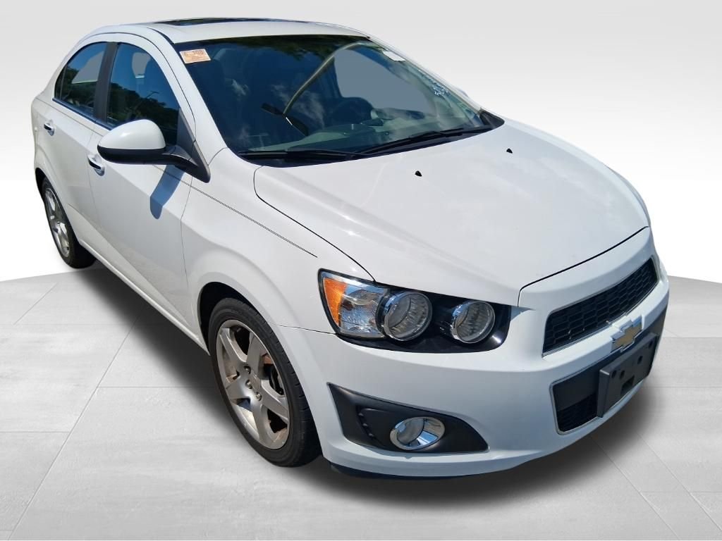 Used 2014 White Chevrolet LTZ image 2