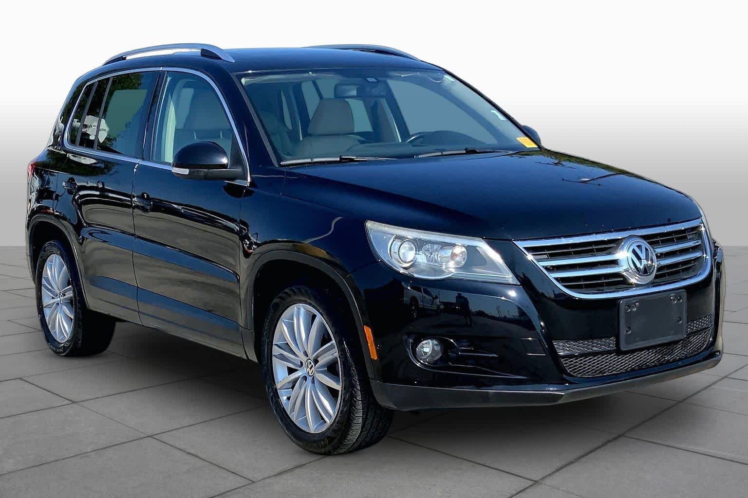 Used 2010  Volkswagen SE image 2