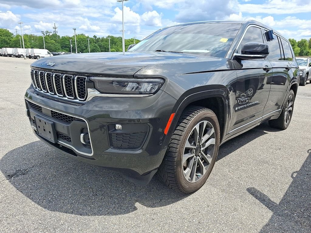 Used 2022 Rocky Mountain Pearlcoat Jeep Overland image 3