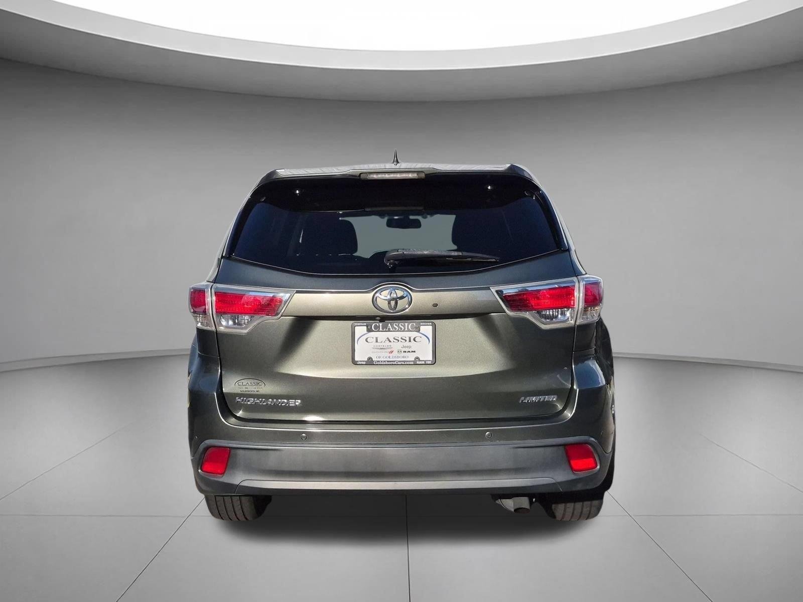 Used 2015 Predawn Gray Mica Toyota Limited image 4
