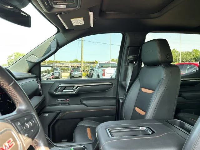 Used 2022 White GMC AT4 image 30
