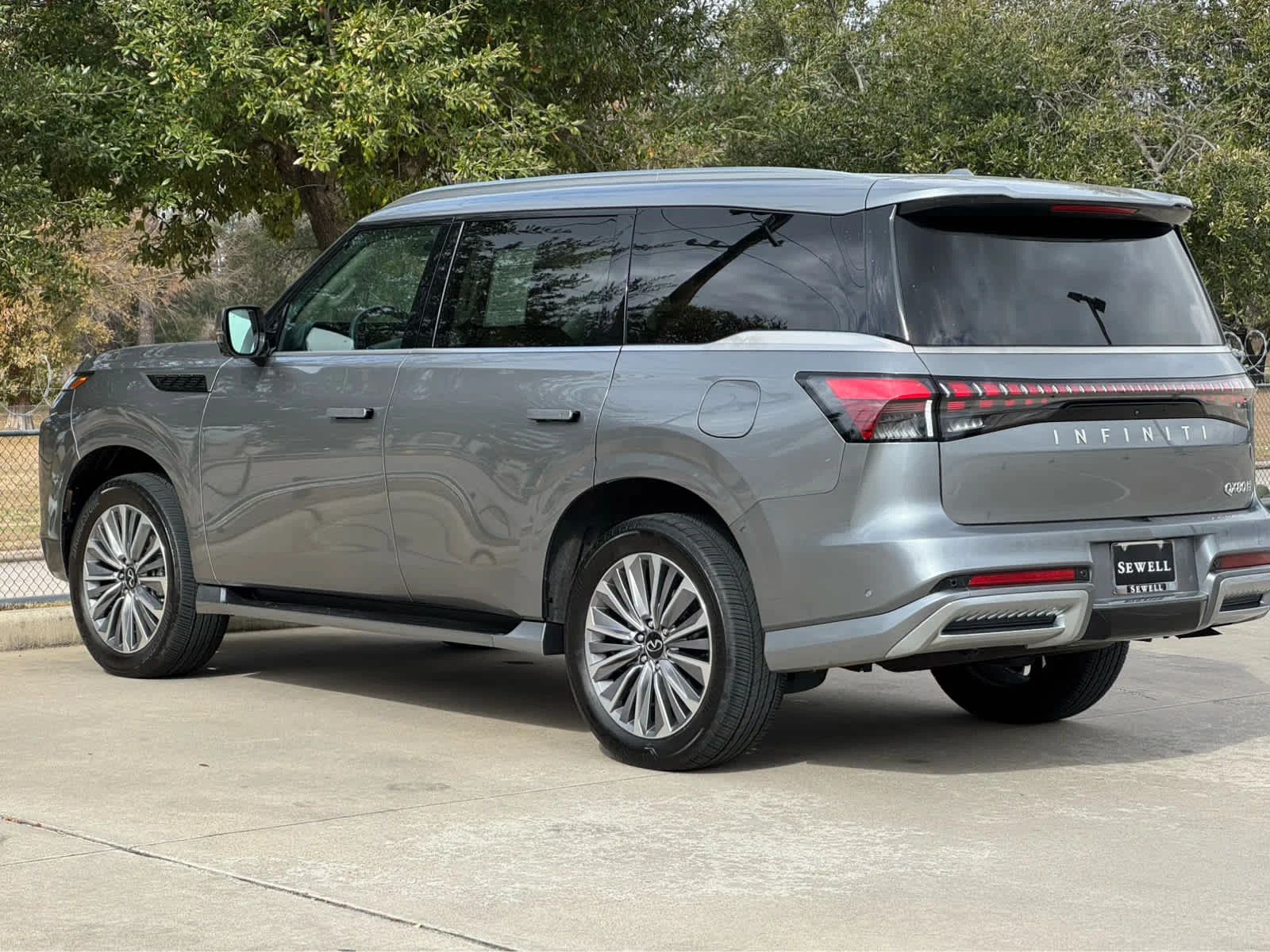 2025 INFINITI QX80 Sensory 4WD - Photo 28