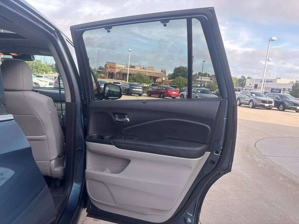 Used 2021 Blue Honda EX-L image 32