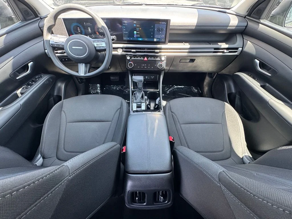 Used 2025 Green Hyundai SEL image 28