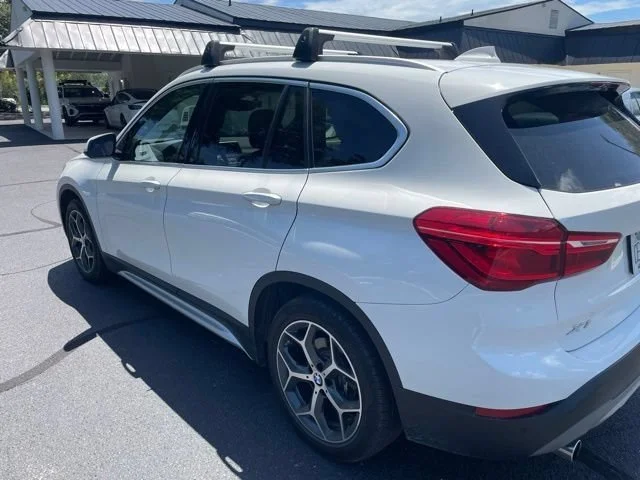 Used 2019 White BMW sDrive28i image 5