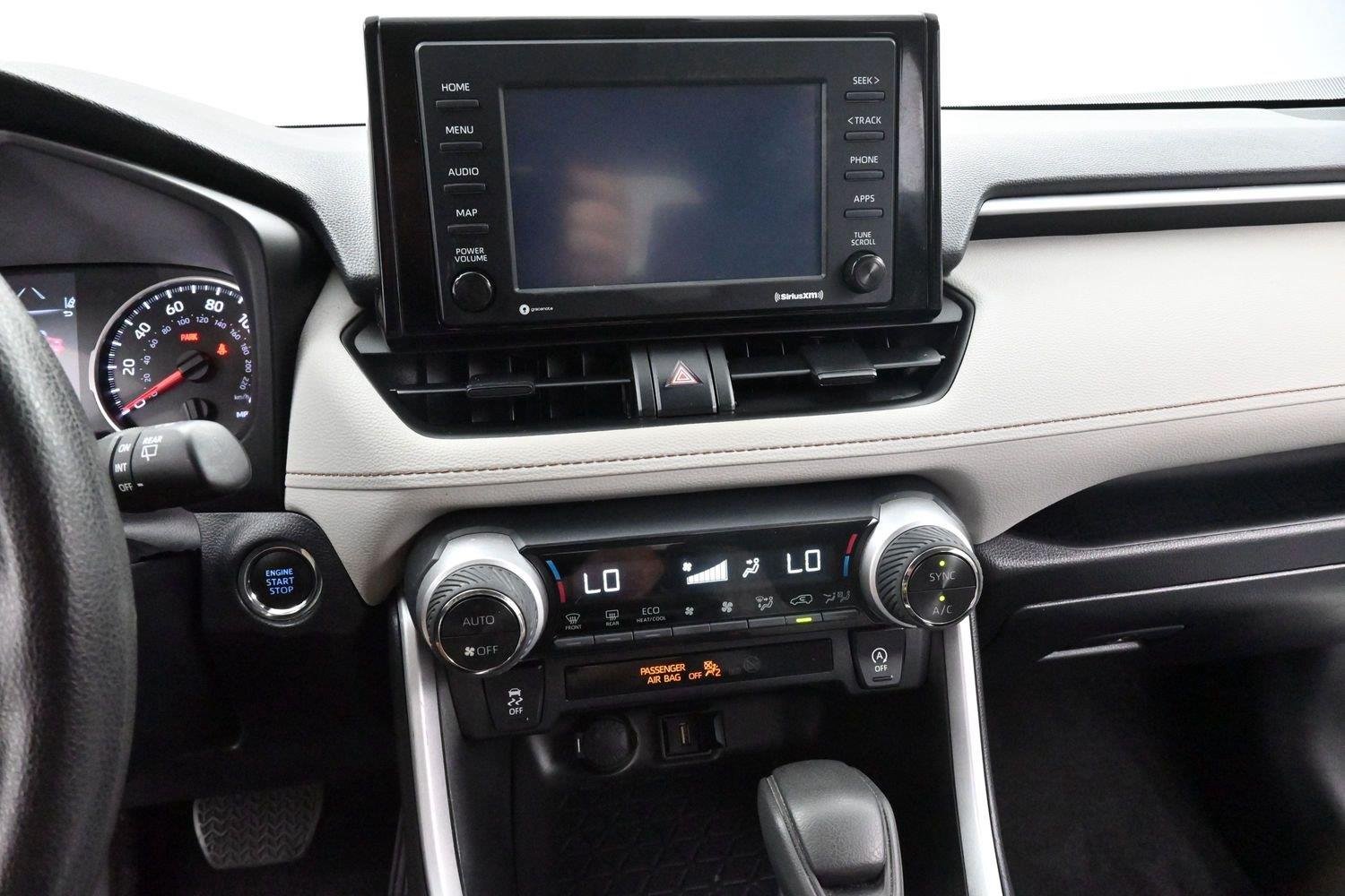Used 2022 White Toyota XLE image 21