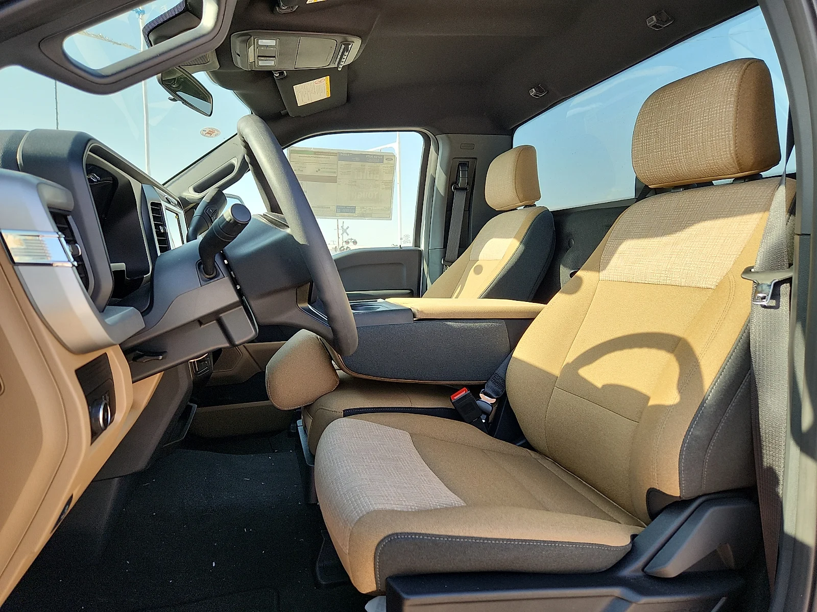 New 2027 Oxford White Ford XLT image 16