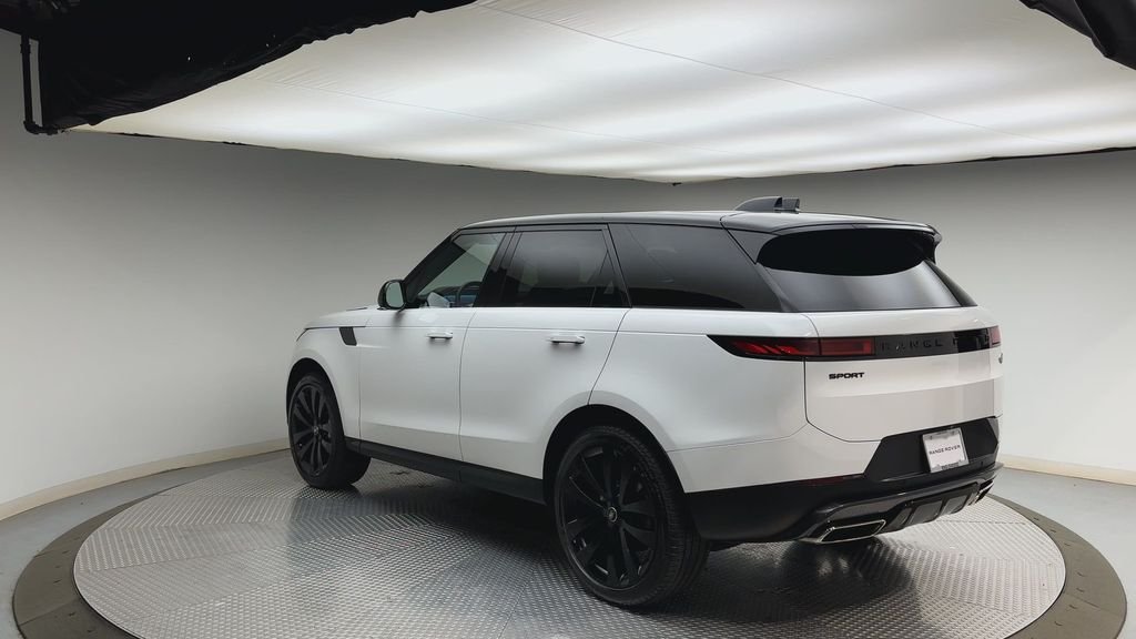 Used 2023 Fuji White Land Rover SE image 4