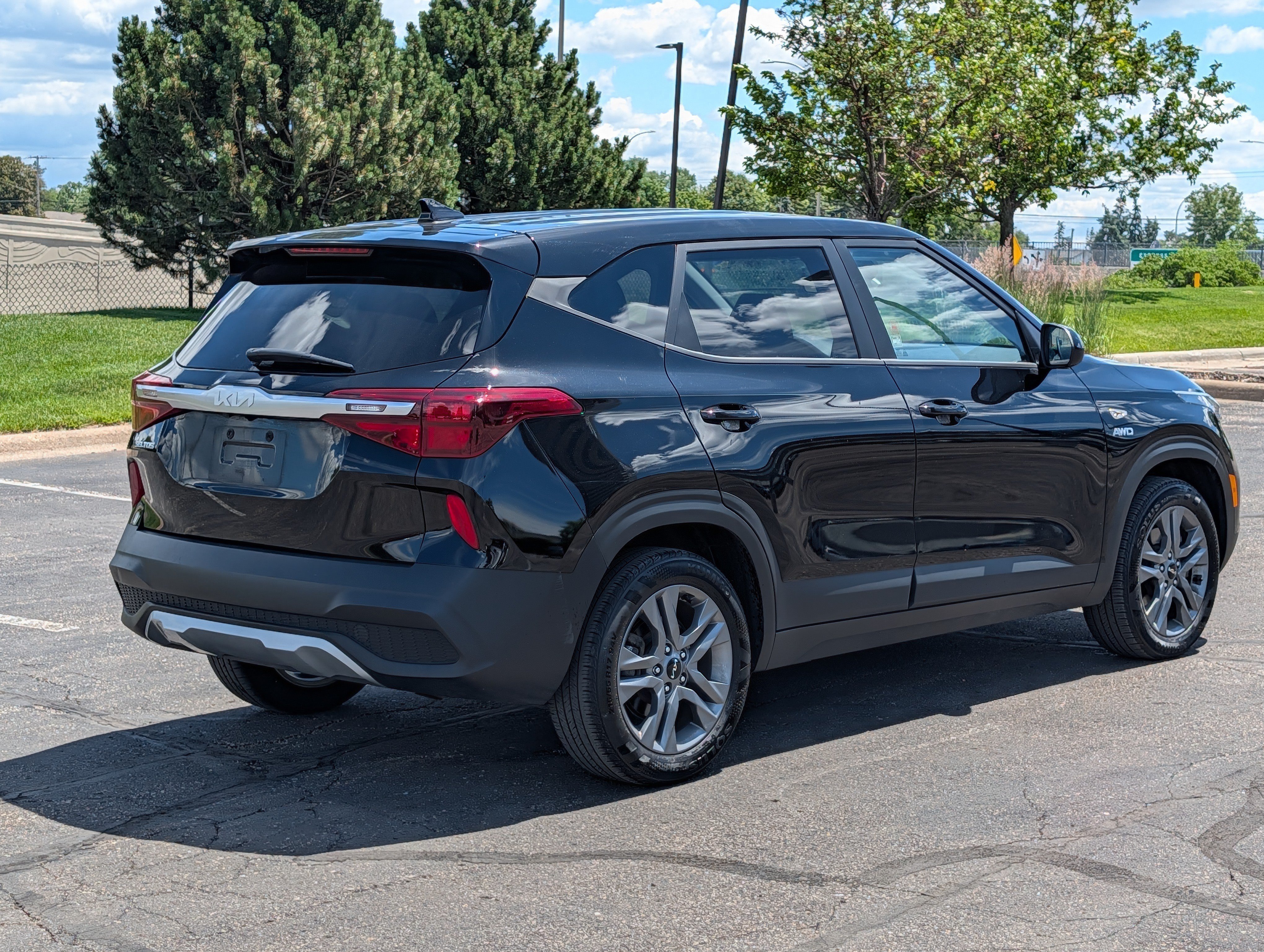 Certified Used 2022 Cherry Black Kia LX image 4