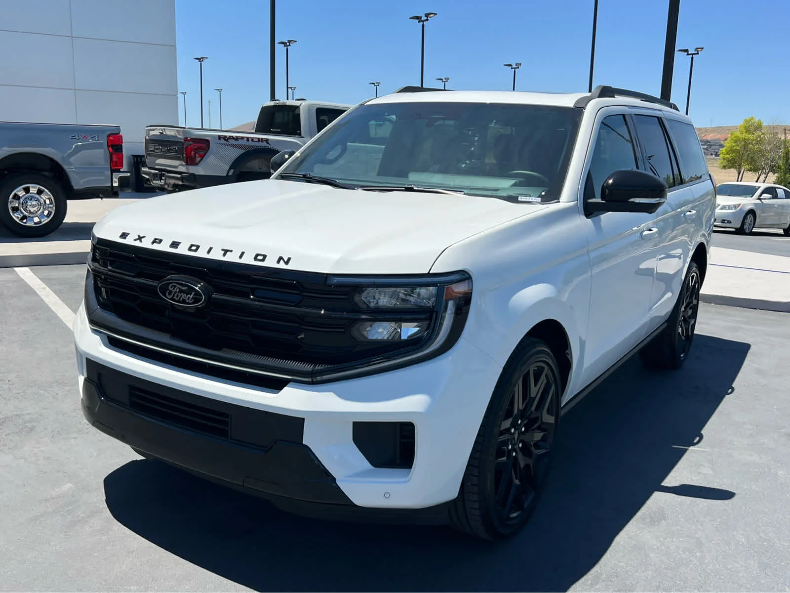 New 2026 Star White Metallic Tri-Coat Ford Platinum® image 2