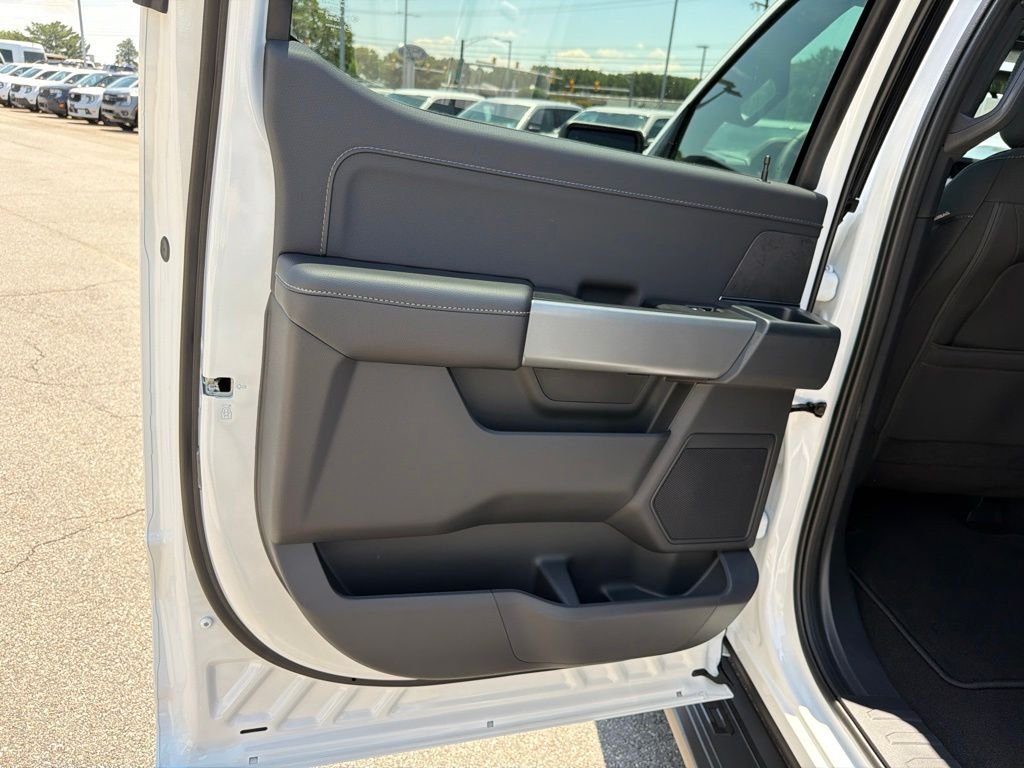 New 2026 Oxford White Ford XLT image 15