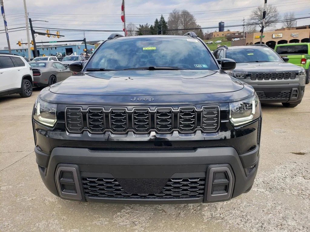 New 2026 Diamond Black Crystal Pearl-Coat Exterior Paint Jeep Laredo image 9