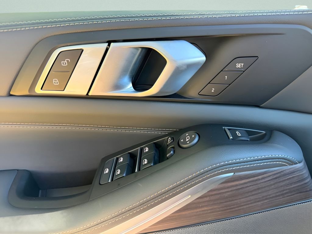 New 2026 Skyscraper Grey Metallic BMW xDrive40i image 14