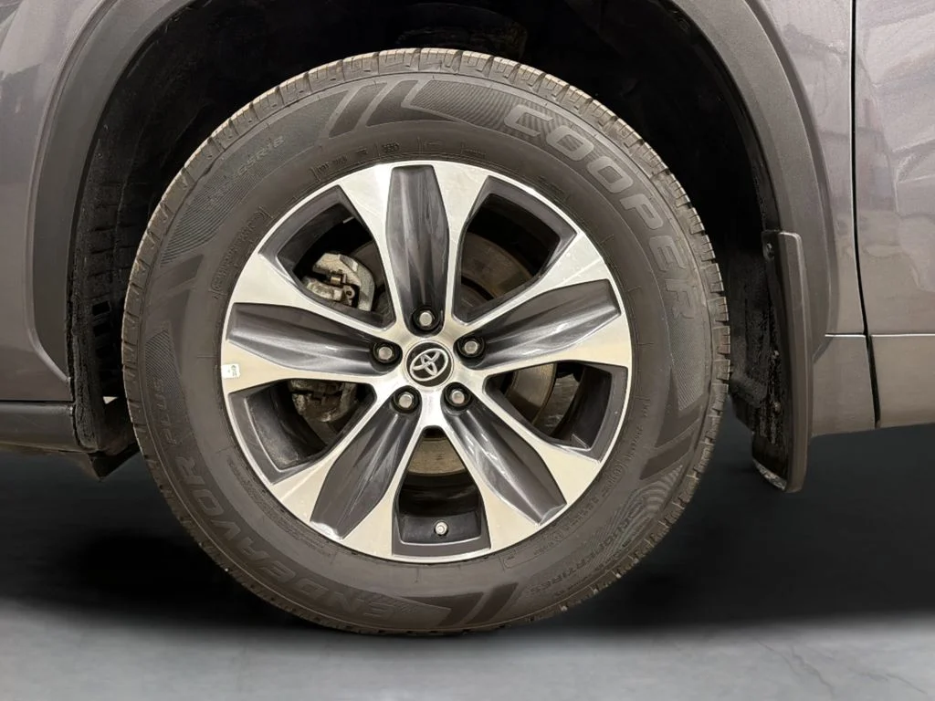 Used 2023 Gray Toyota XLE image 34