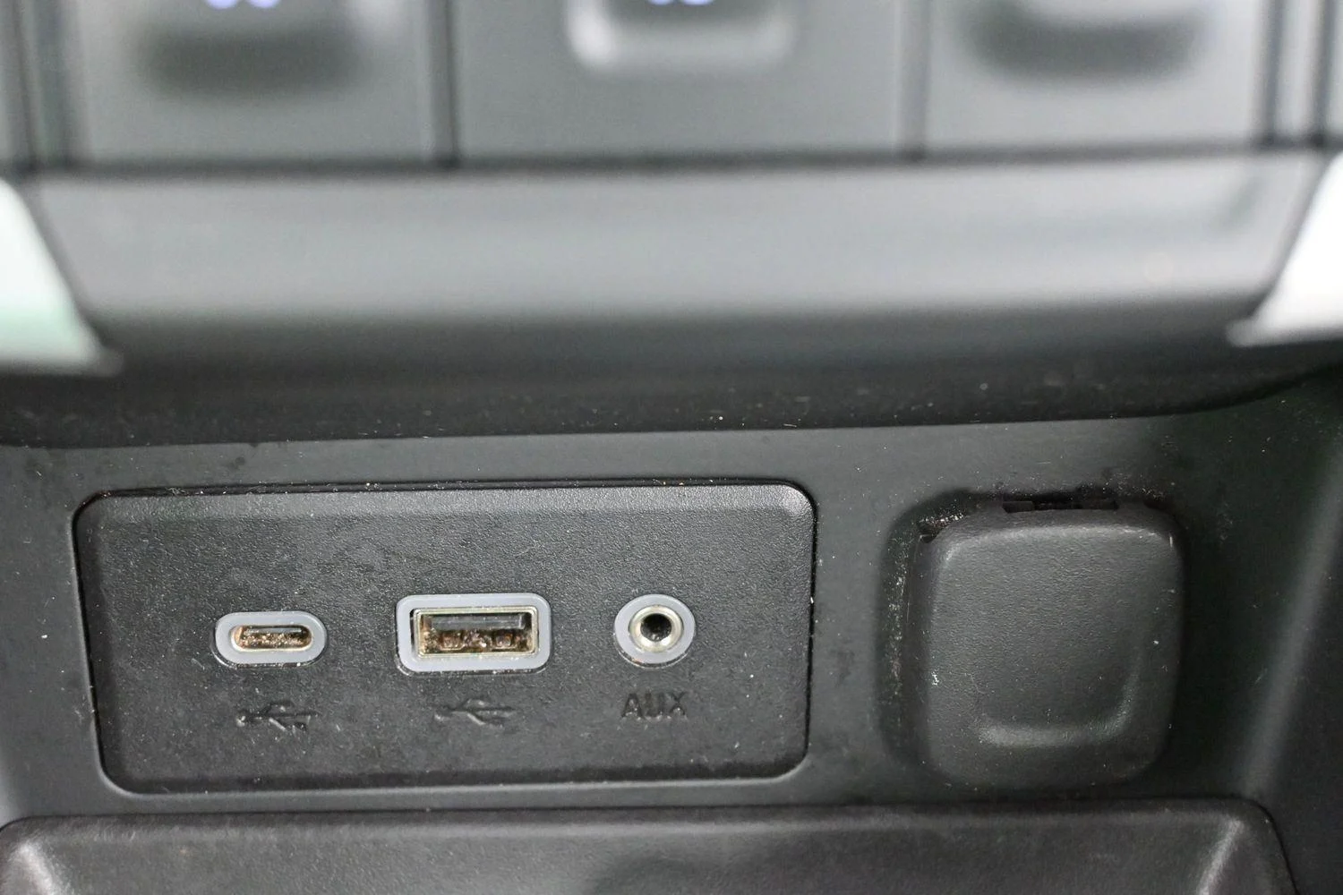 Used 2022 Summit White GMC SLE image 24