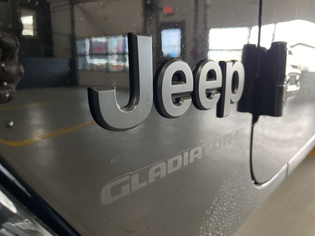 New 2026 Black Clear-Coat Exterior Paint Jeep Sport S image 15