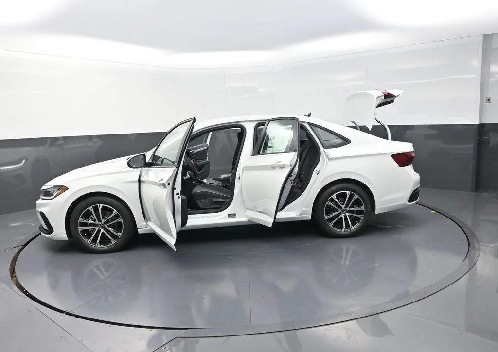 Used 2026 White Volkswagen 1.5T Sport image 33