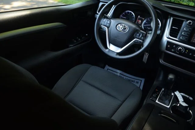 Used 2019 Toyota Highlander LE with VIN 5TDZARFH6KS045787 for sale in Lebanon, OH