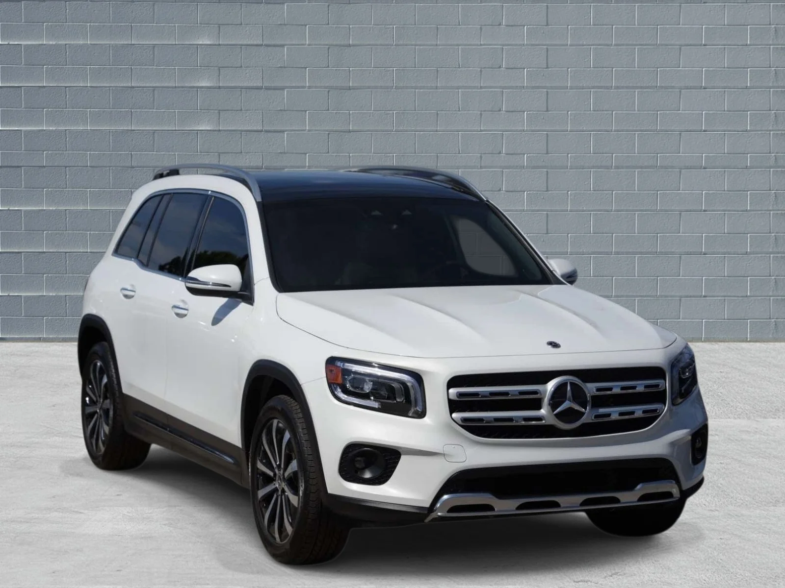 2023 Mercedes-Benz GLB GLB 250's photo
