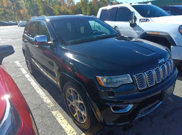 Used 2020 Diamond Black Crystal Pearlcoat Jeep Overland image 2