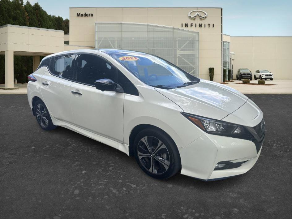 Used 2022 Super Black/Pearl White Nissan SL PLUS image 3