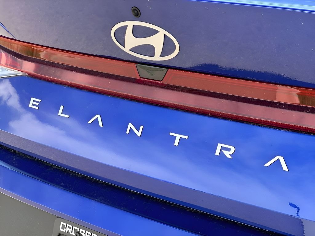 2025 Hyundai Elantra SE - Photo 13