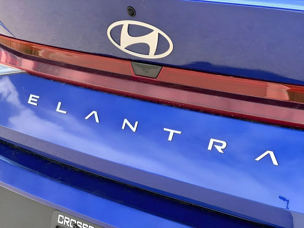 2025 Hyundai Elantra SE - Photo 13