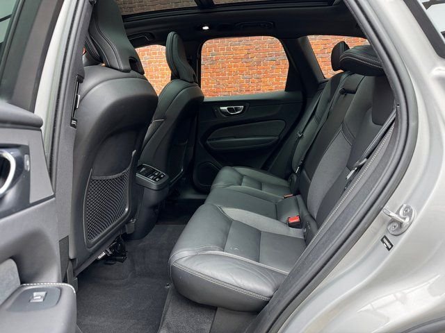 2022 Volvo XC60 R-Design - Photo 23