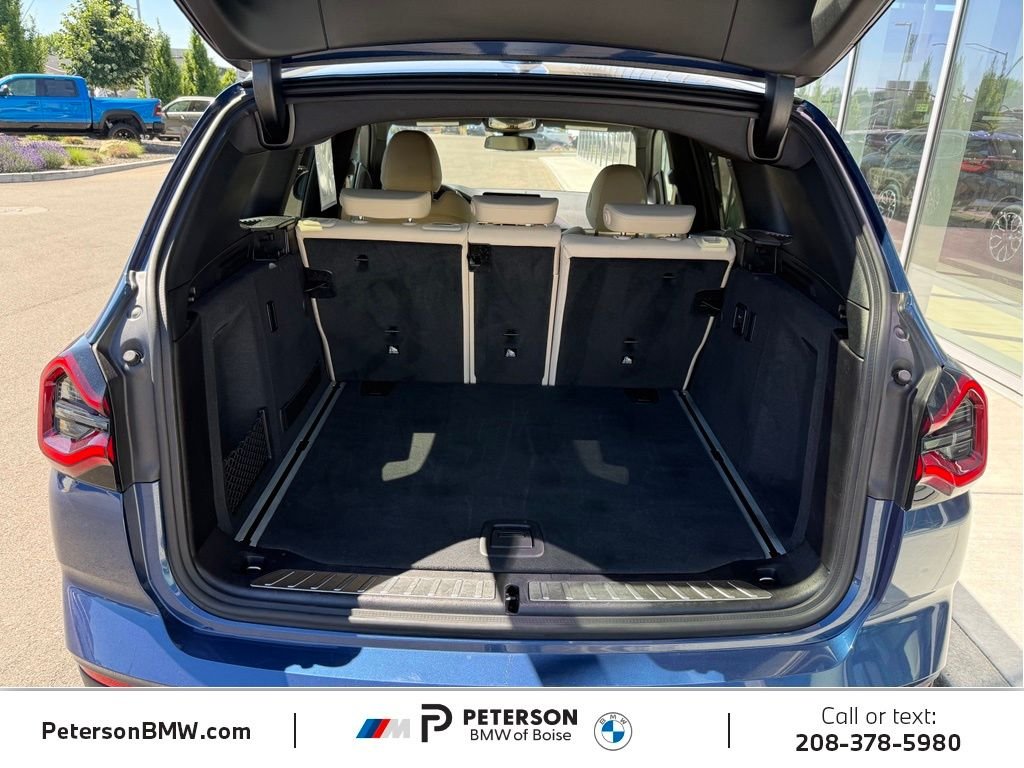 Used 2022 Blue BMW xDrive30i image 9