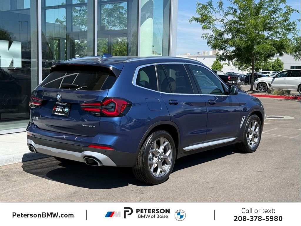 Used 2022 Blue BMW xDrive30i image 5