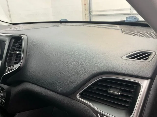 Used 2020 Gray Jeep Latitude Plus image 11