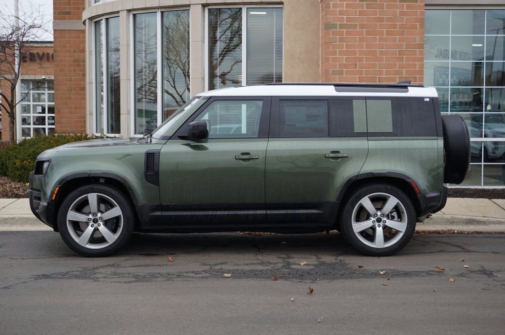 Certified Used 2026 Green Land Rover X-Dynamic SE image 2