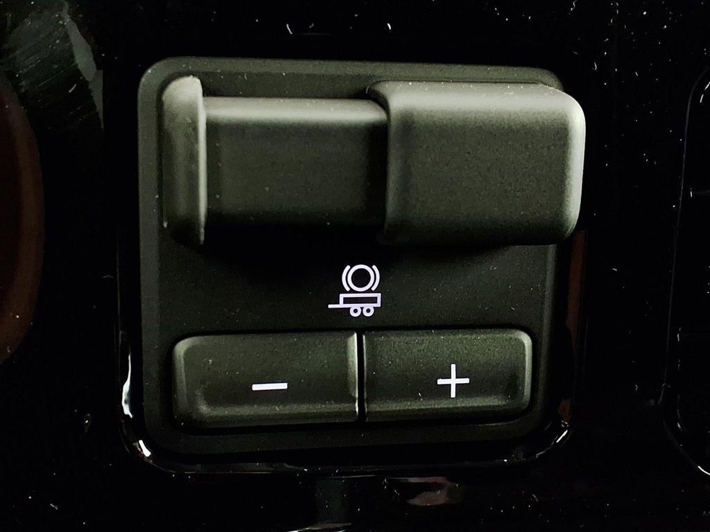 New 2026 Summit White GMC SLT image 22
