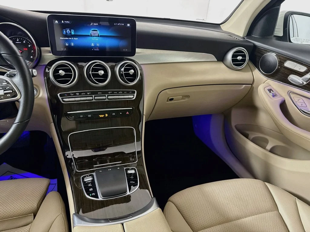 Used 2021 White Mercedes-Benz GLC 300 image 28