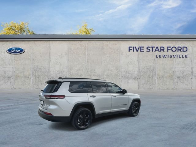 Used 2023 Silver Jeep Altitude image 8