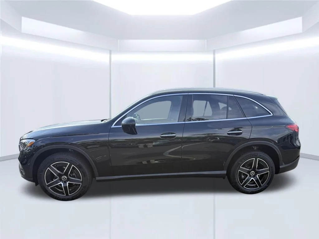 New 2027 Black Mercedes-Benz GLC 300 image 39