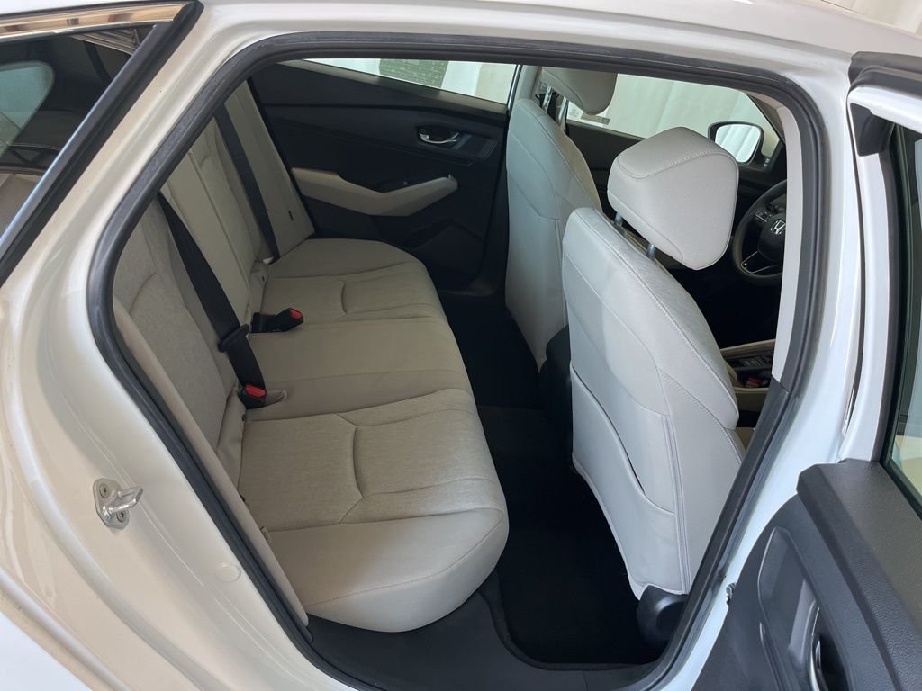 Used 2023 White Honda EX image 25