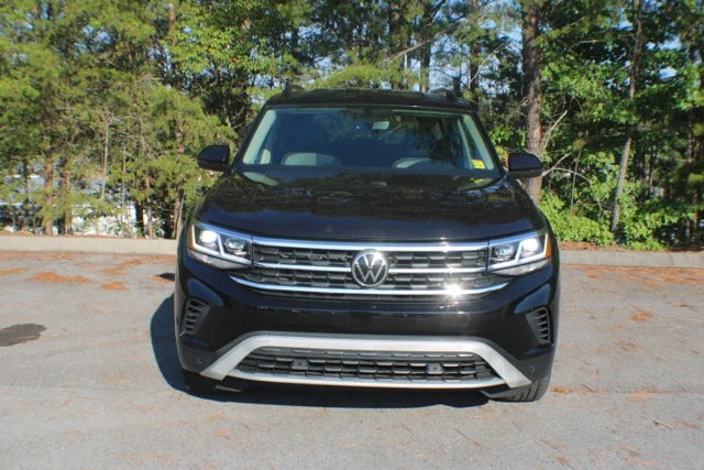 Used 2022 Deep Black Pearl Volkswagen 3.6L V6 SE w/Technology image 17