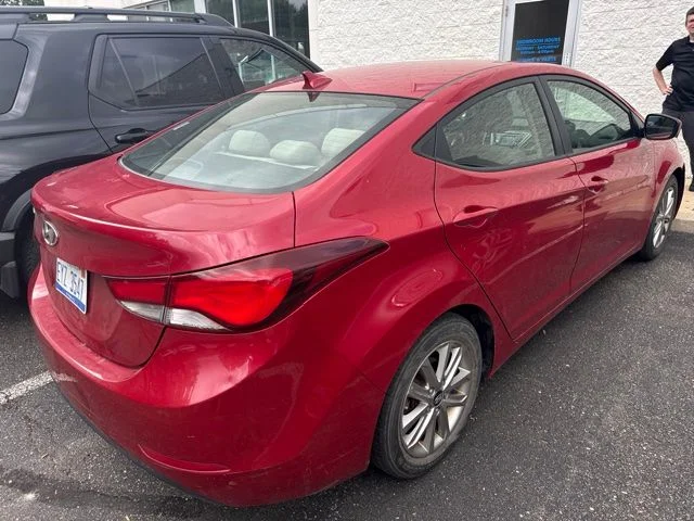 Used 2014 Red Hyundai SE image 8