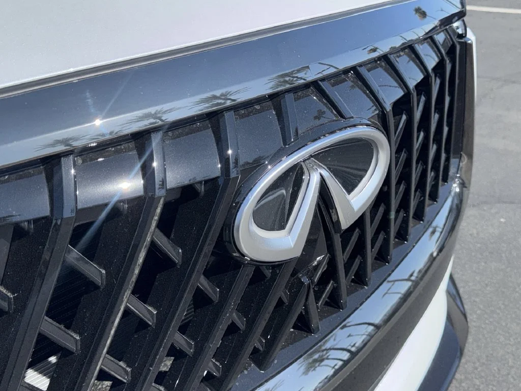 New 2027 2T RAD WHT INFINITI Sport AWD image 15