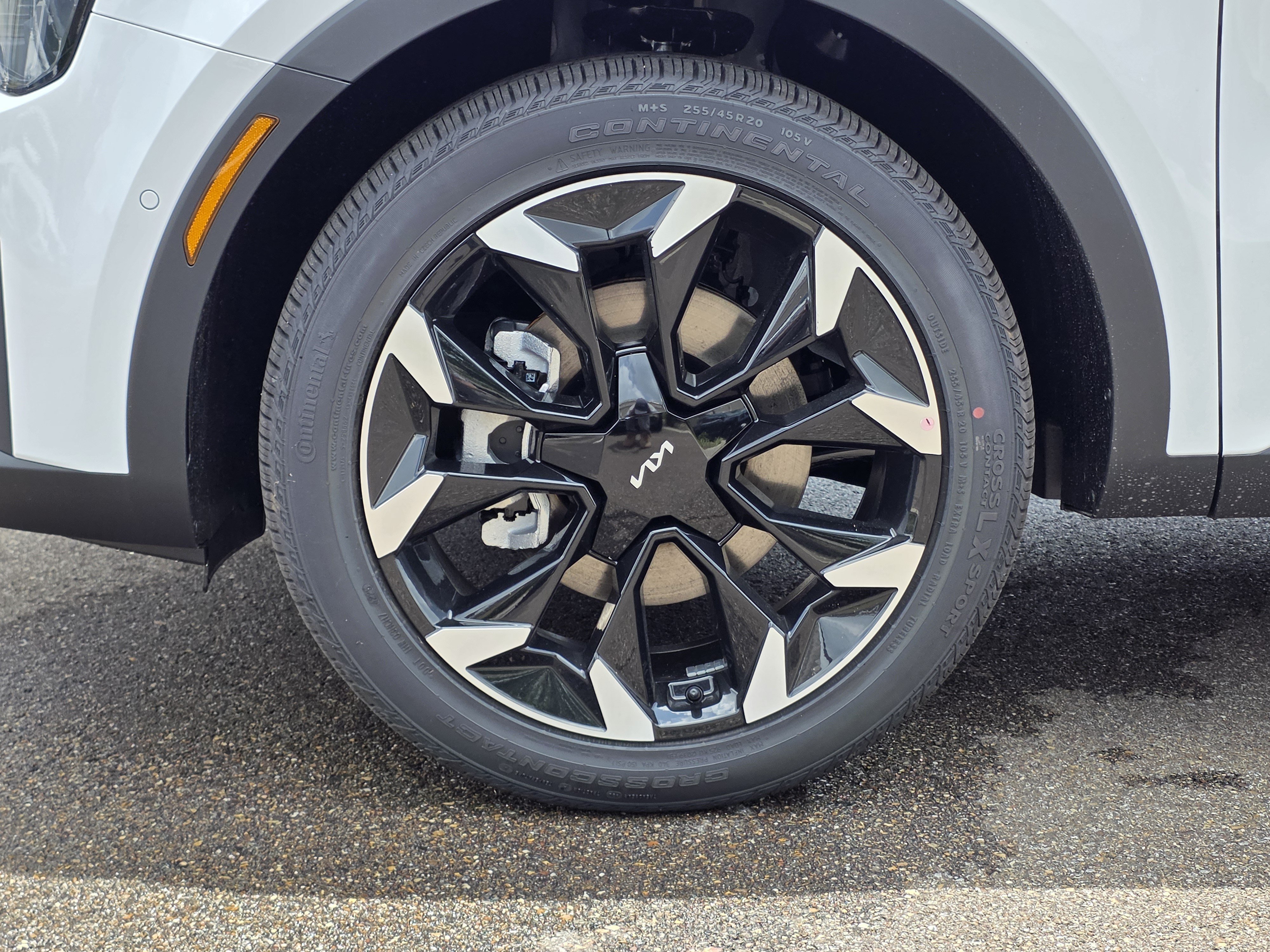 New 2026 Glacial White Pearl Kia SX image 23