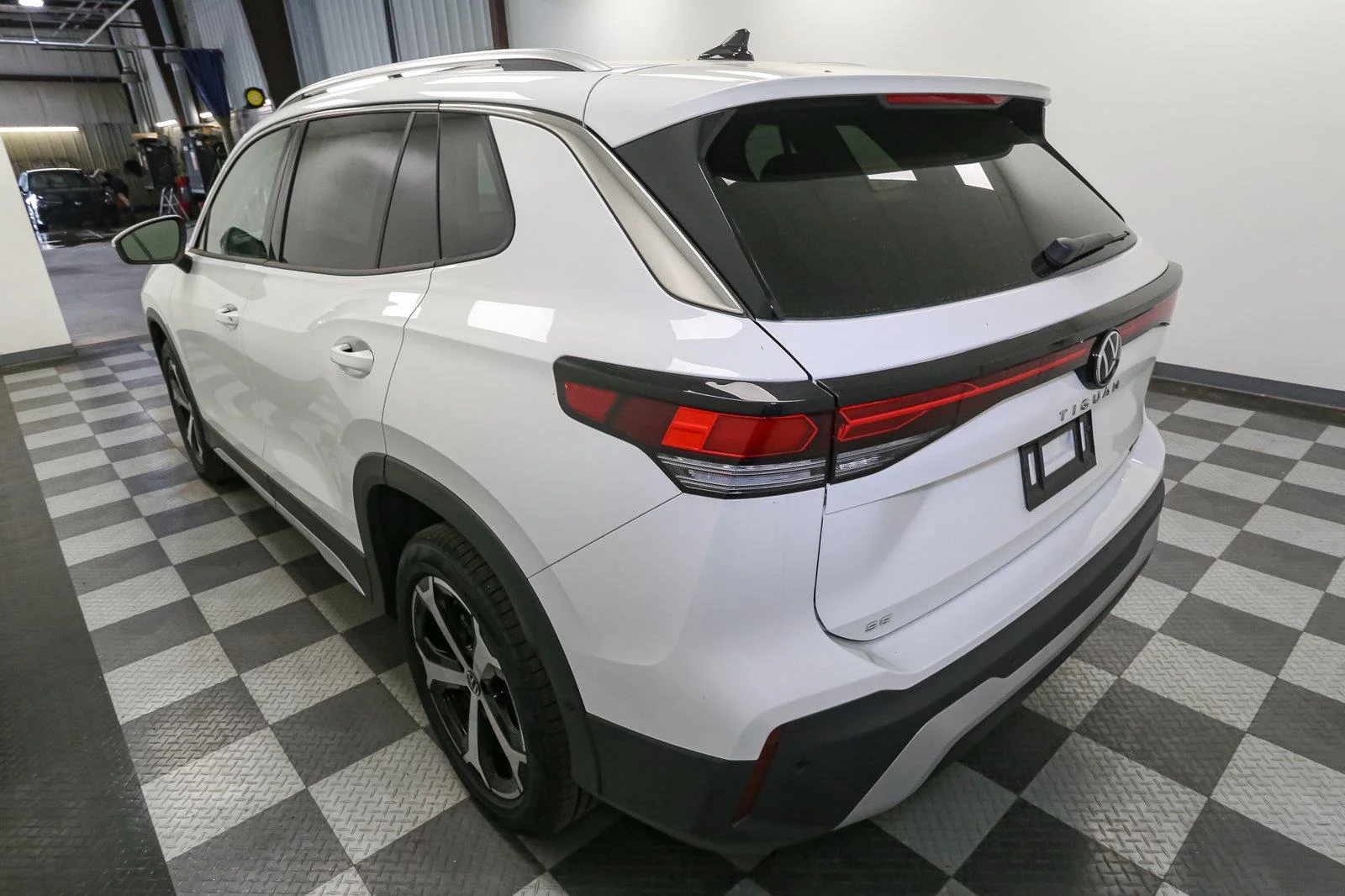 New 2026 Pure White Volkswagen SE image 9