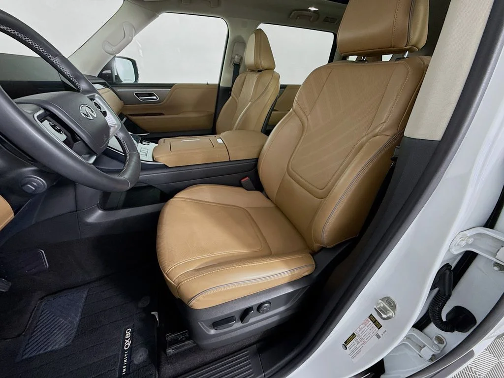 Used 2025 White INFINITI LUXE image 21