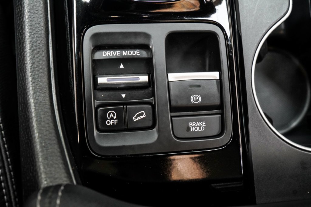 Used 2025 White Honda Touring image 27