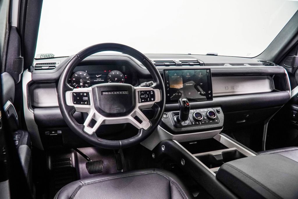 Used 2025 White Land Rover S image 19